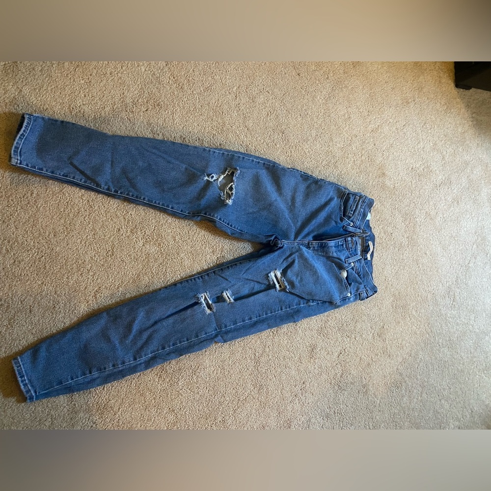 I am selling these jeans!